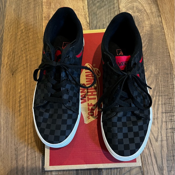 VANS Sneakers, Seldan style, checkerboard black, kids size 7 - Picture 1 of 7